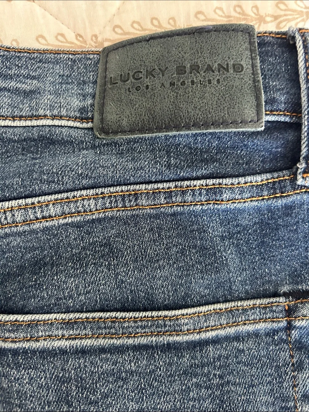 Lucky Brand Slim Men's Jeans in Medium Blue Denim with Contrast Stitching